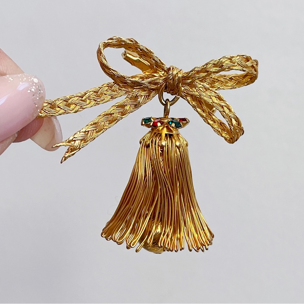Vintage Gold Tone Rhinestone Bow Bell Christmas Brooch